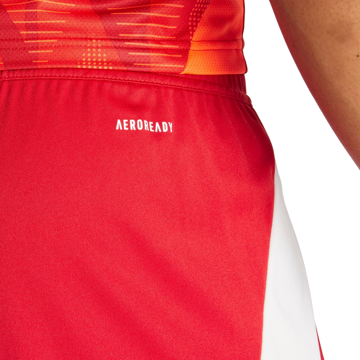 Short Tiro 24